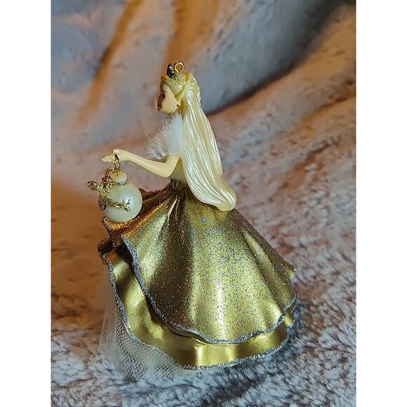 Hallmark Keepsake Ornament 2000 Celebration Barbie - Picture 2 of 5